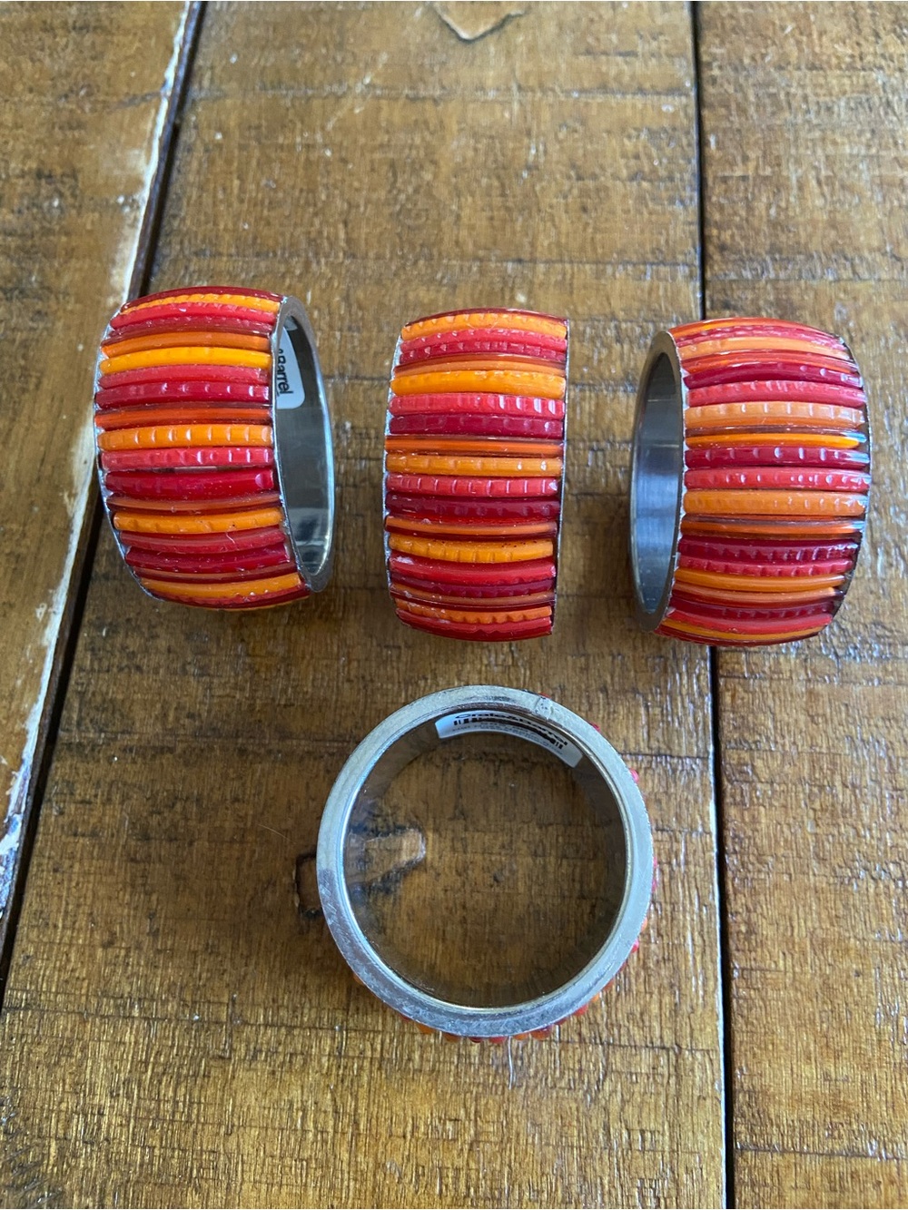 Crate & Barrel Hot Hues Set of 4 Napkin Rings Colorful Red and Orange